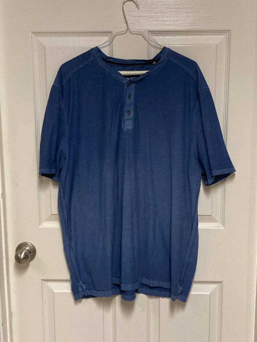 Men's short sleeve casual button pullover shirt by Tommy Bahama blue sze SSL/TTG